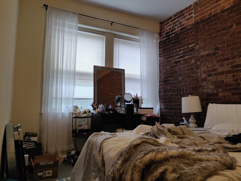 Building Photo - 1406 Beacon St