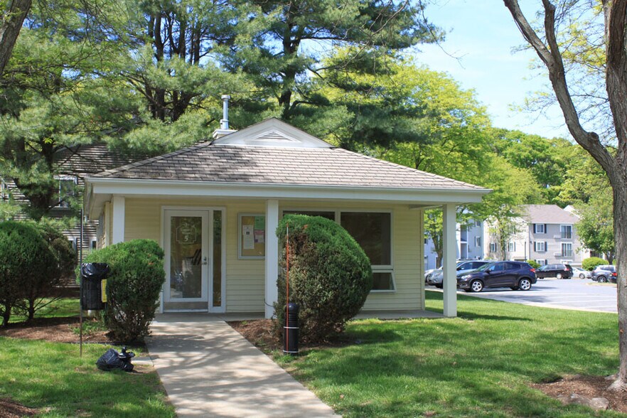 Laundry Facility - 10 Village Brook Ln