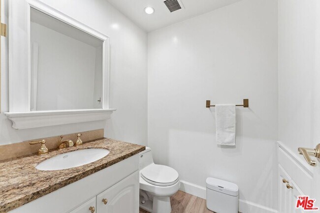 Building Photo - 1131 Alta Loma Rd