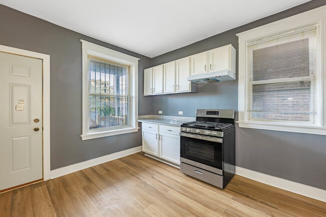 Building Photo - 1445 S Kostner Ave