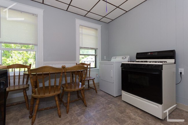 Building Photo - 116 Pearson Ave