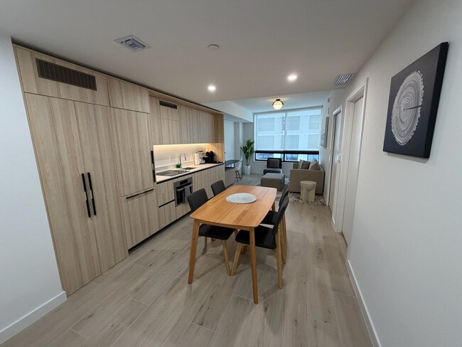 Building Photo - 225 N Miami Ave