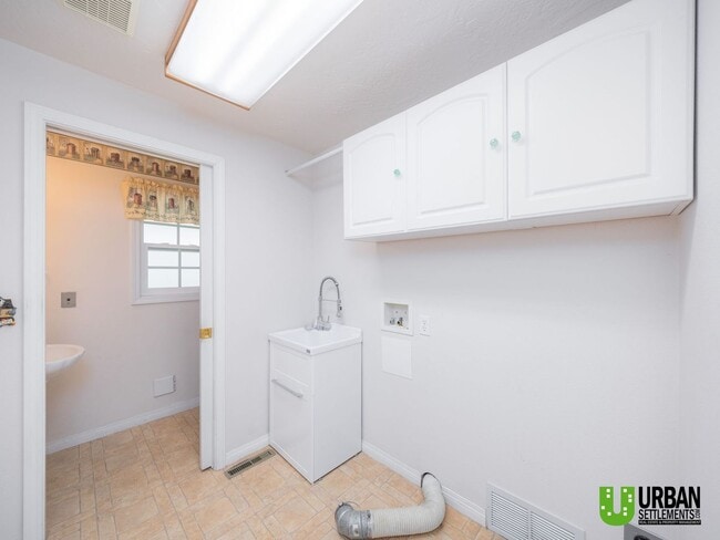 Building Photo - Spacious Glenrose Retreat | 3 Bed + Shop + Private Wooded Setting