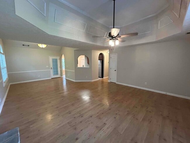 Building Photo - 1424 Snow Hill Dr
