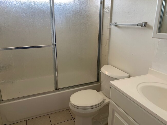 Building Photo - Remodeled 2 bedroom beautiful LVT flooring...