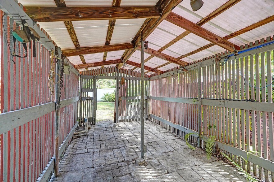 Building Photo - 1101 SW 8th Ter