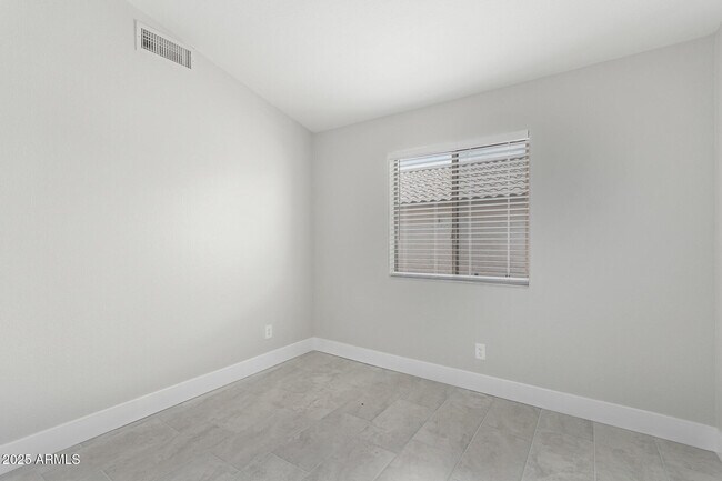 Building Photo - 16455 N 137th Dr