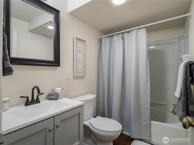 Building Photo - 7425 Ruby Dr SW