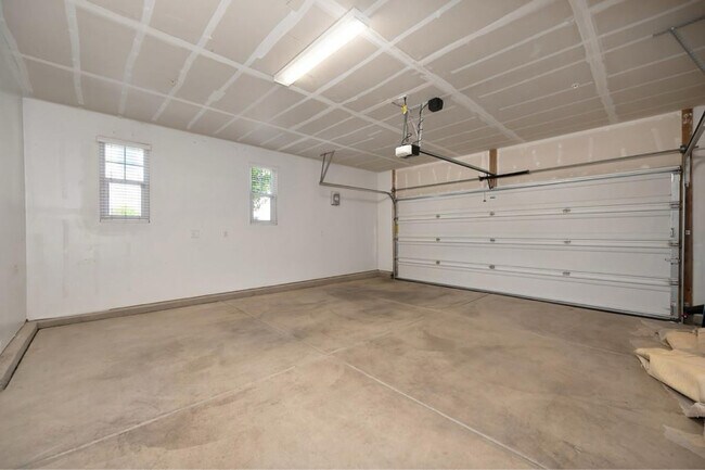 Building Photo - 4600 Ocean Ln