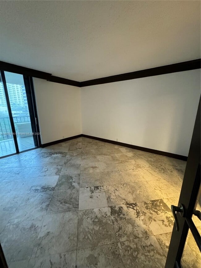 Building Photo - 520 Brickell Key Dr