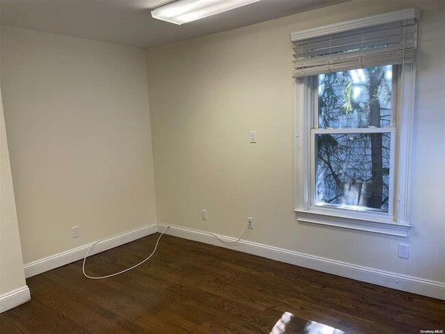 Building Photo - 9 Oyster Bay Road