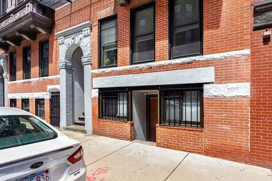 Building Photo - 12 Battery St
