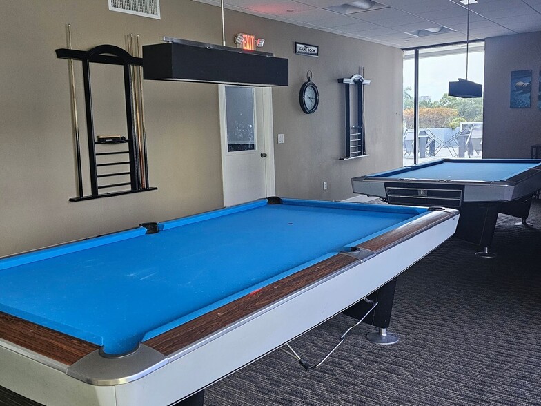 Building Photo - 3675 N Country Club Dr