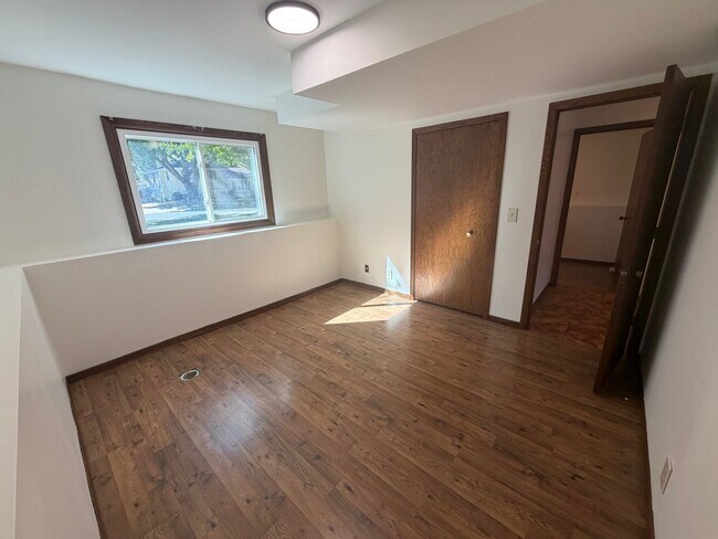 Building Photo - 229 21st Ave S