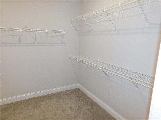 Building Photo - 930 Elderberry Ct