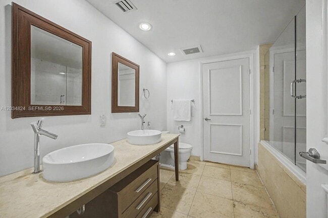 Building Photo - 485 Brickell Ave