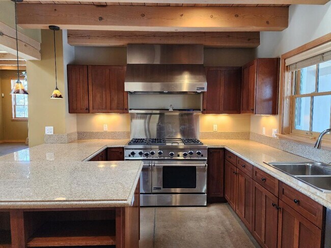 Building Photo - 11 Cll Belicia