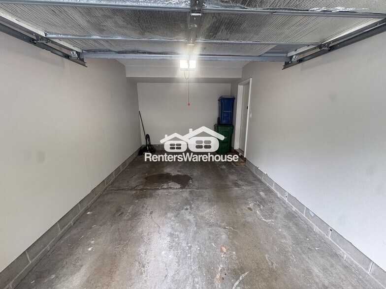 Building Photo - 15615 24th Ave N