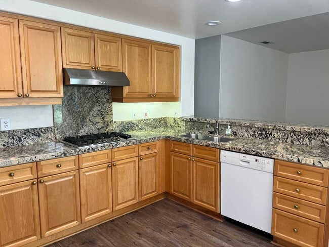 Building Photo - 4+3 bedroom Camarillo Home!