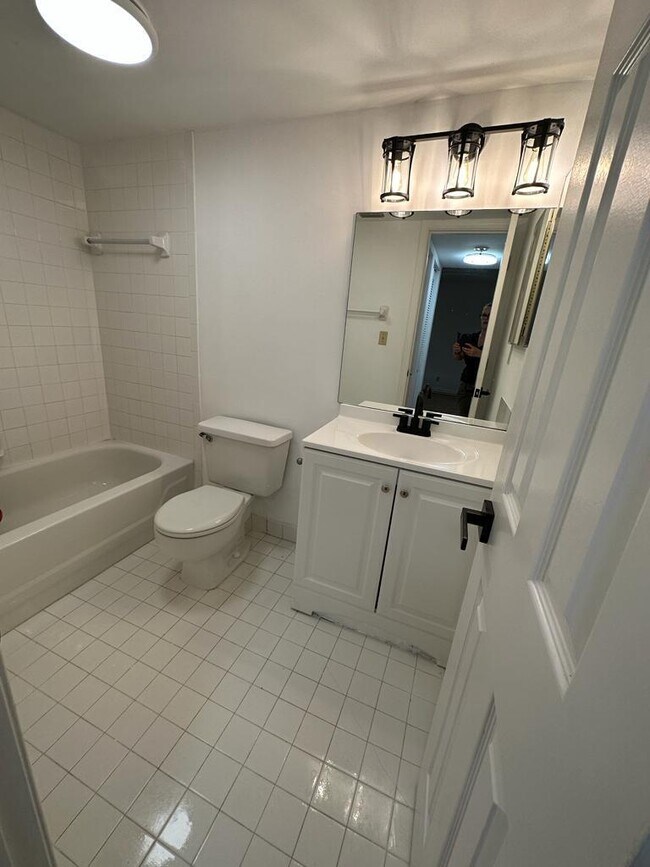 Building Photo - 301 Olivewood Pl