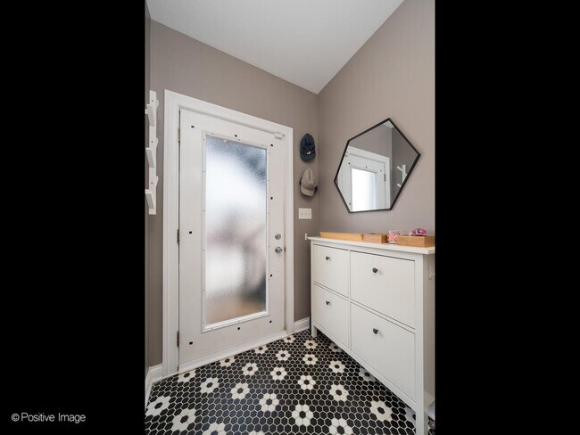 Building Photo - 3502 W Diversey Ave