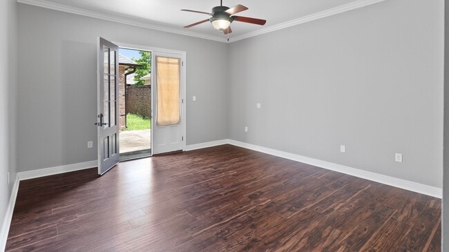 Building Photo - 3 Bedroom Home in U Club | Community Pool | Fenced Patio