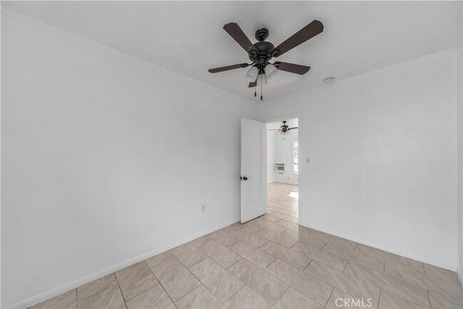 Building Photo - 1127 E 67th St