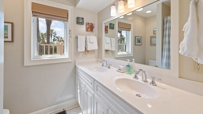 Building Photo - 321 Pioneer Loop