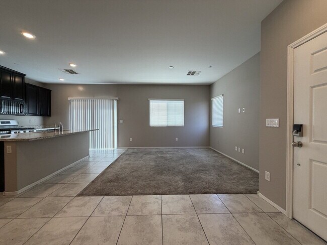 Building Photo - GATED 3 BED 3 BATH 2 CAR GARAGE TOWNHOUSE W/ BED AND BATH DOWNSTAIRS + LOFT & YARD. COMMUNITY FEA...