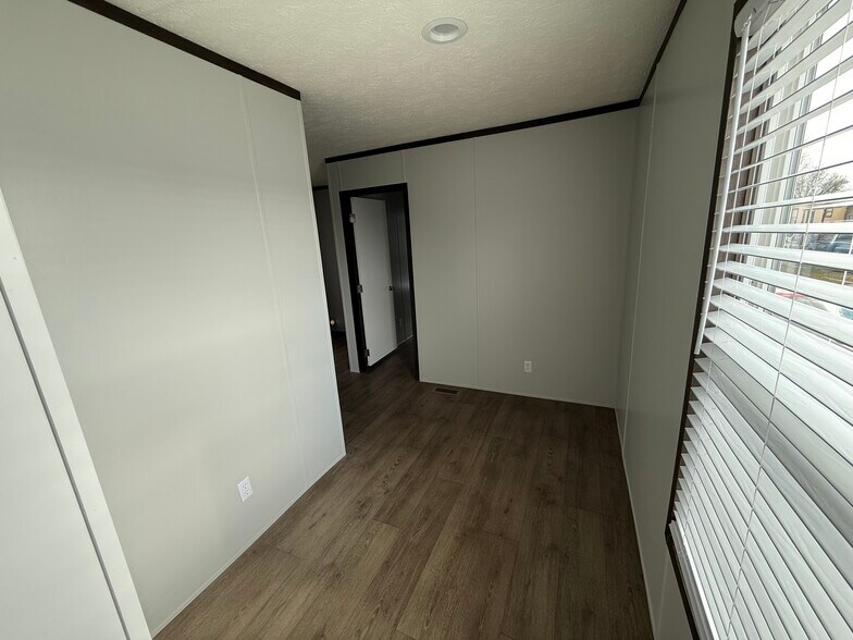 Building Photo - 135 Prairie Dr