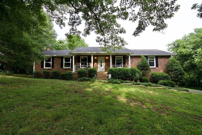 Building Photo - 454 Jones Ln