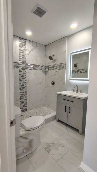 Building Photo - 1000 Main Ave