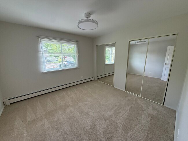 Building Photo - 9S220 Lake Dr