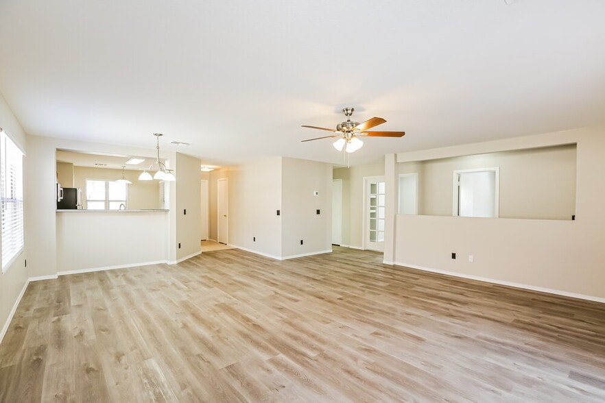 Building Photo - 11240 E Sunland Ave