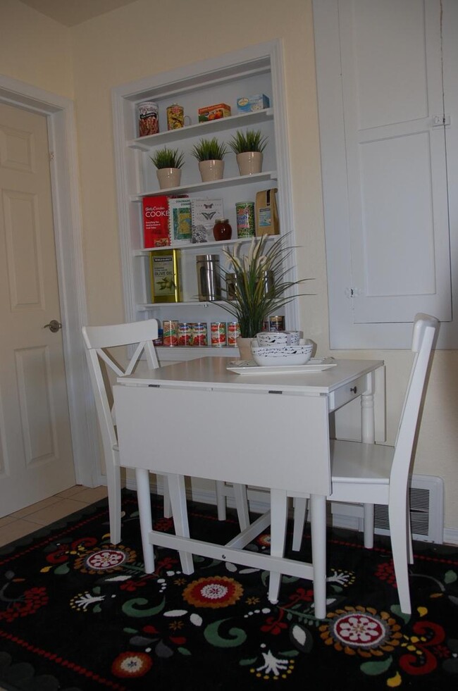 Kitchen Eating Area - 411 W 19th St