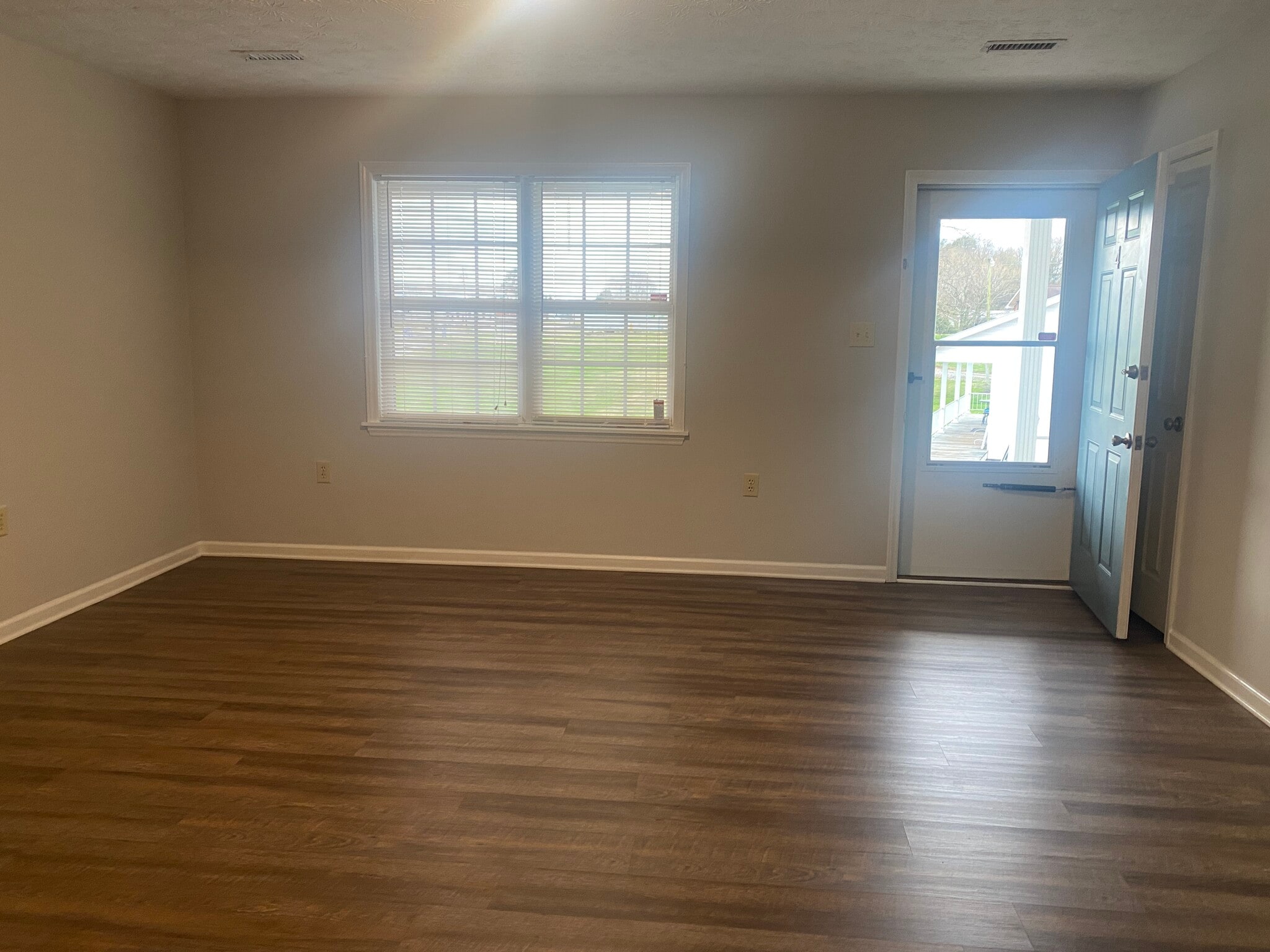 Living Rm - 155 Mays St