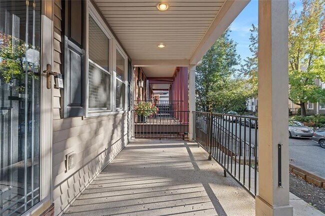 Building Photo - 715 Filbert St