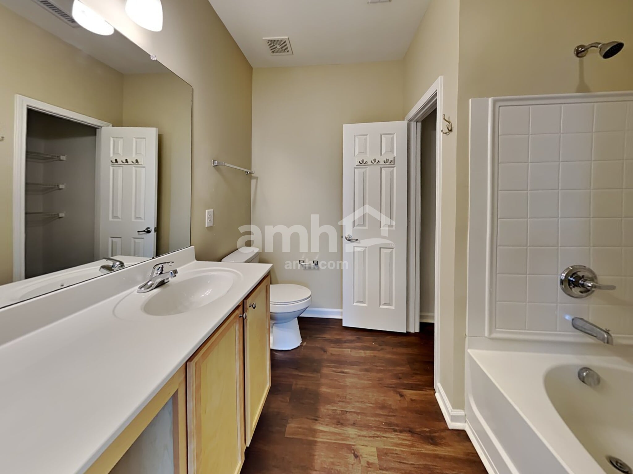 Building Photo - 89 Norwich Dr