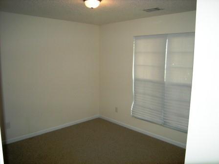 Building Photo - 129 Farm View Ln