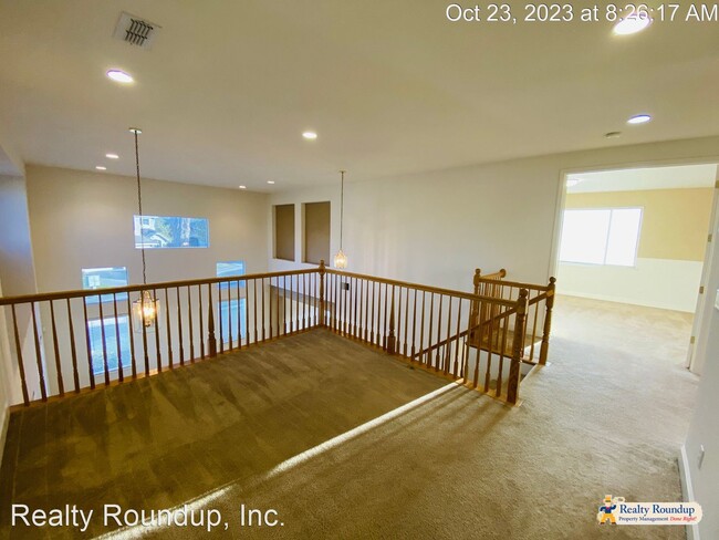 Building Photo - 4 br, 3 bath House - 6230 Ravenna Way