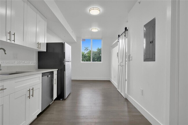 Building Photo - 1620 NW 18th St