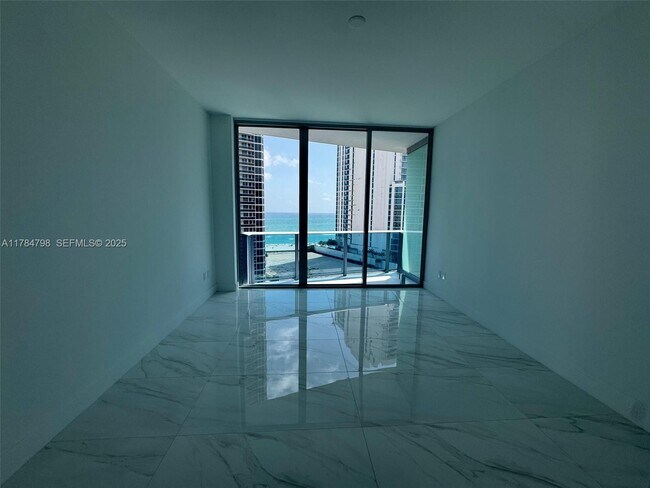 Building Photo - 17550 Collins Ave