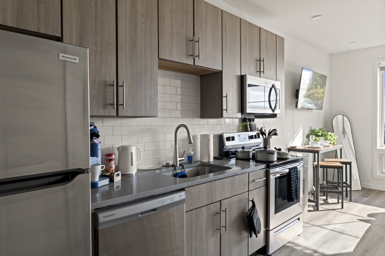 Building Photo - 501 N Perth St