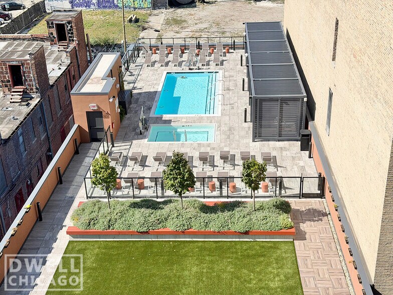 Building Photo - 1111 W Lake St