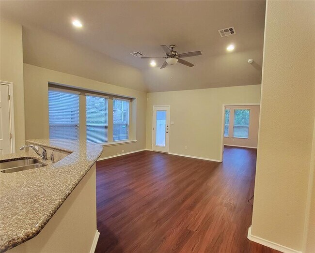 Building Photo - 537 Peregrine Way