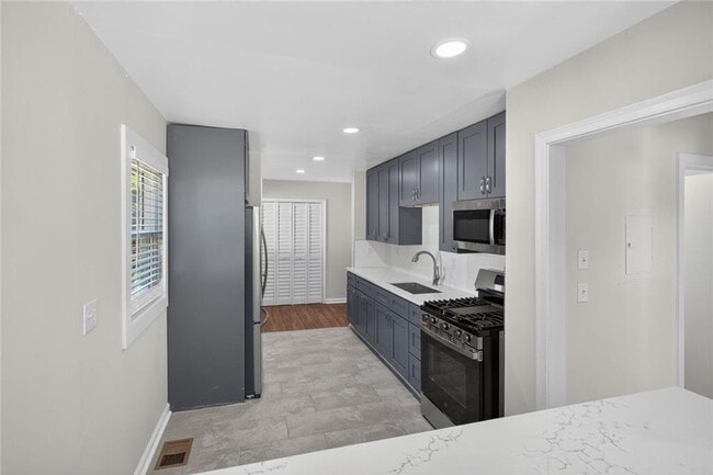 Building Photo - 475 Center Hill Ave NW