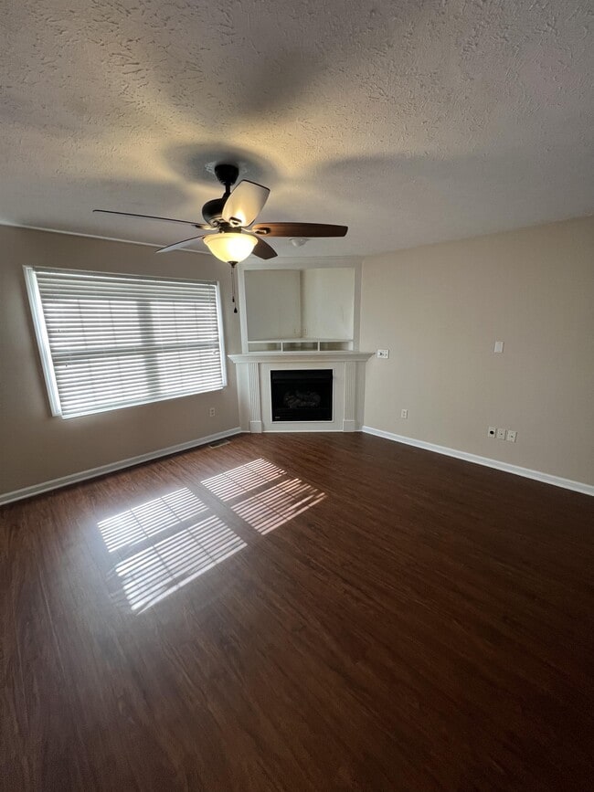 Building Photo - 152 Meadow Ridge Dr