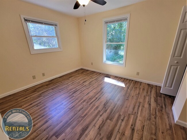 Building Photo - 733 Forest Hills Dr
