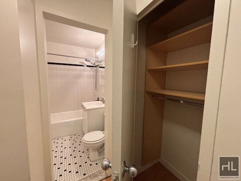 Building Photo - Fourth Avenue