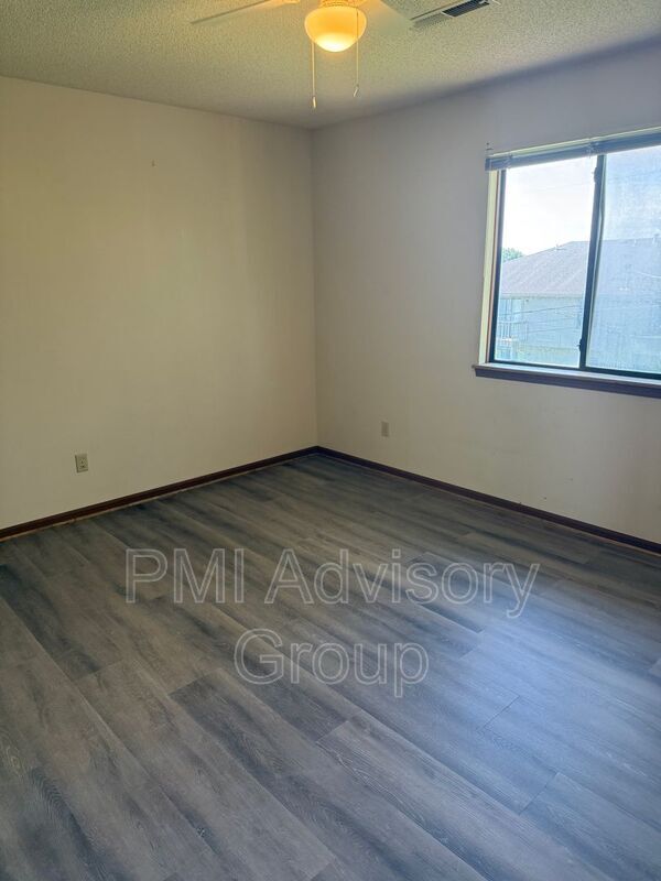 Building Photo - 6131 SW 26th St